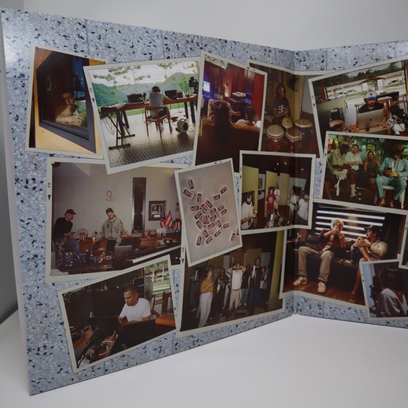 Bad Bunny - DTMF - Debi Tirar Mas Fotos Double Blue Vinyl Gatefold - Picture 3 of 5